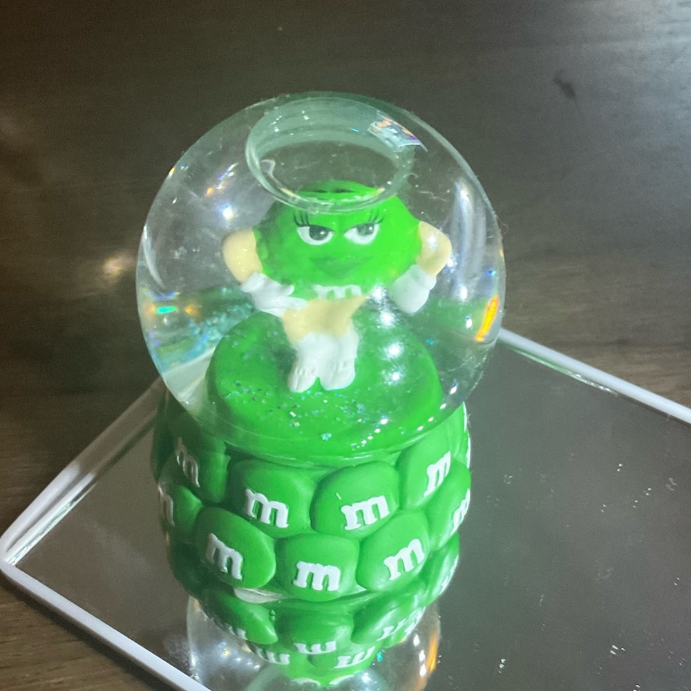 M & M Snow Globe Mini Green - Green M & M Character